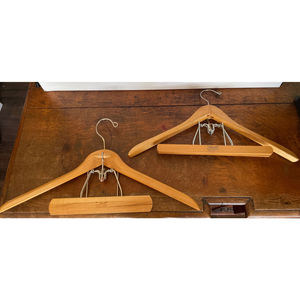 2 SETWELL COMBINATION WOODEN HANGERS- Jacket and pants/skirt-17.5"